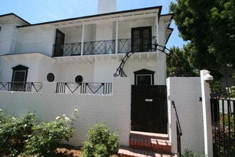 9962 Durant Dr, Unit 9962 in Beverly Hills, CA - Foto de edificio - Building Photo