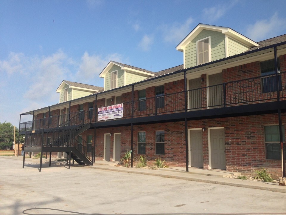 Crest View Gardens in Lacy Lakeview, TX - Foto de edificio