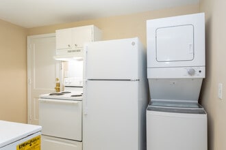 Haymount Historic Apartments in Fayetteville, NC - Building Photo - Interior Photo