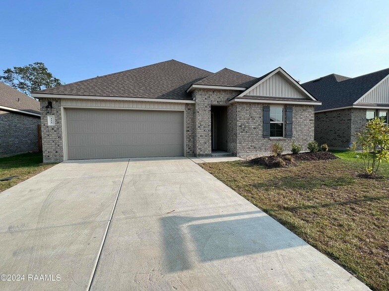 111 Still Lk Dr, Unit 165 in Duson, LA - Building Photo