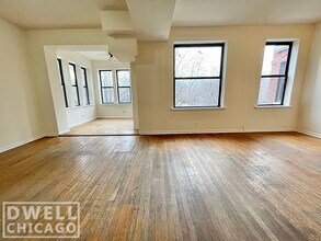 2323 N Kedzie Blvd, Unit 2 in Chicago, IL - Foto de edificio - Building Photo