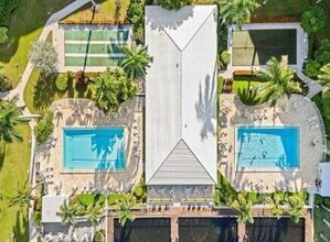 3310 S Ocean Blvd in Highland Beach, FL - Foto de edificio - Building Photo