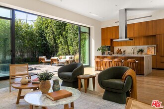 8732 Rangely Ave in West Hollywood, CA - Building Photo - Building Photo