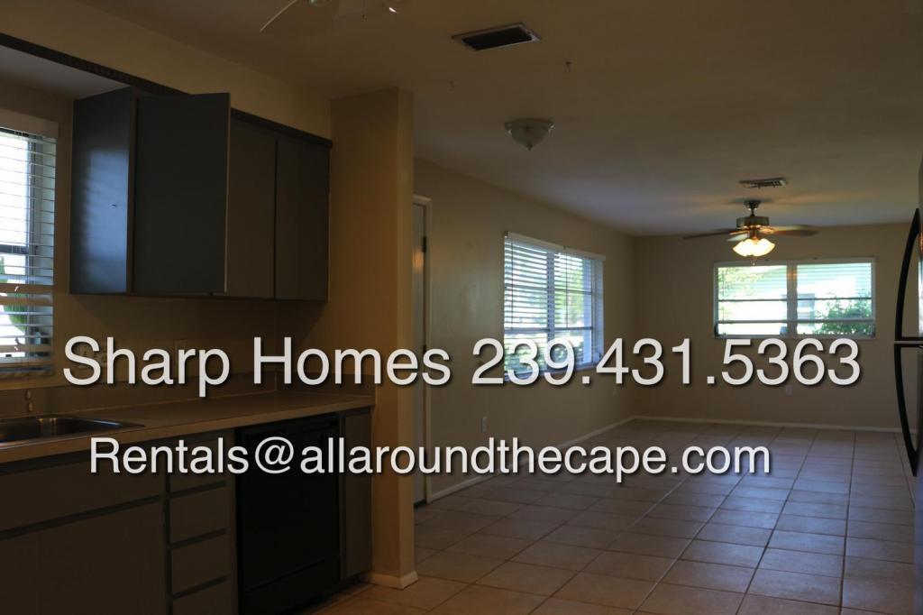 8784 Fordham St in Ft. Myers, FL - Building Photo