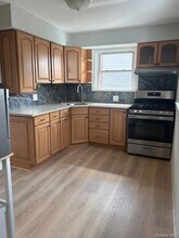 309 S Broadway, Unit 2 - Upper Level in Lindenhurst, NY - Building Photo - Building Photo
