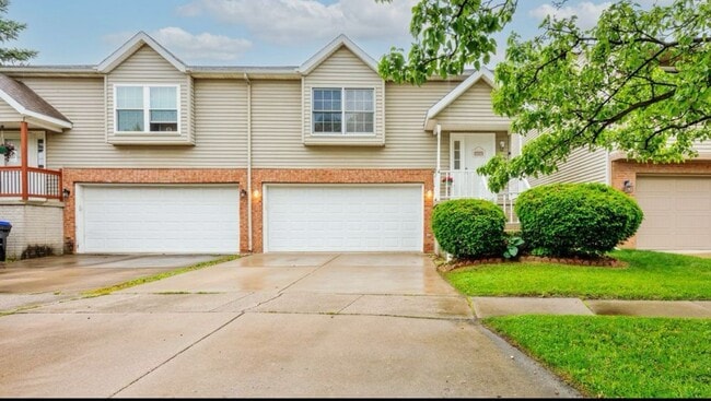 property at 12 Parkshores Dr