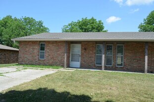 201-203-203 Maple Grove Way in Columbia, MO - Building Photo