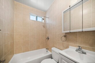 215 Woodlawn Terrace in Waterbury, CT - Building Photo - Building Photo