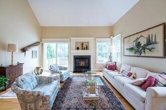 68 Charles Ct in Southborough, MA - Building Photo - Building Photo