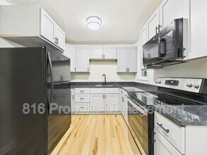 7804 E 51st St in Kansas City, MO - Building Photo - Building Photo