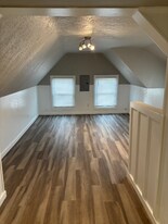 1212 1/2 W Main in Puyallup, WA - Building Photo