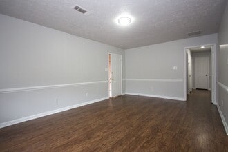 3252 Inez Dr in Snellville, GA - Foto de edificio - Building Photo