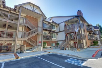 Dover Commons Apartments in Lakewood, CO - Building Photo - Building Photo