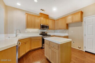 122 Via Katrina in Thousand Oaks, CA - Building Photo - Building Photo
