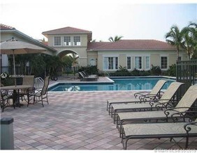 2442 Centergate Dr-Unit -101 in Miramar, FL - Building Photo - Building Photo