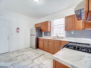 329 S 19th St in Newark, NJ - Building Photo - Building Photo