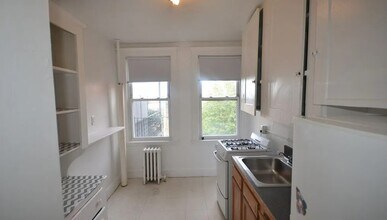 1630 Commonwealth Ave, Unit 12 in Boston, MA - Building Photo - Building Photo