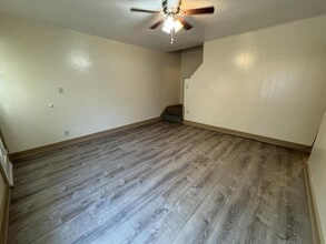 271 Oak Dr in Coraopolis, PA - Building Photo - Building Photo