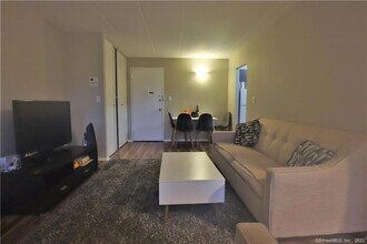 27 Northill St in Stamford, CT - Building Photo - Building Photo