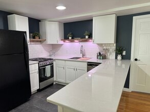 129 Shore Rd in Pittsfield, MA - Building Photo - Building Photo