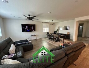 6089 Waddington Wy in Roseville, CA - Building Photo - Building Photo