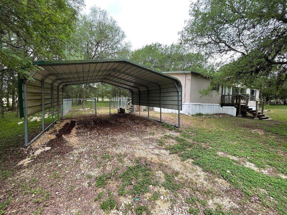 1036 Char Crest Ct in San Marcos, TX - Building Photo