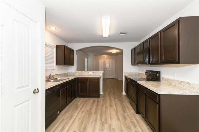 13804 Winding Path Ln in Willis, TX - Building Photo - Building Photo