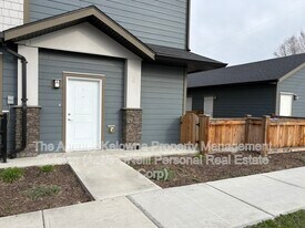 1001 Stockwell Ave in Kelowna, BC - Building Photo