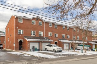 220 Presland Rd in Ottawa, ON - Building Photo