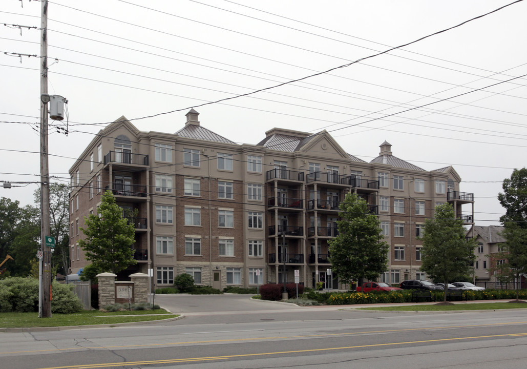 The Dovercourt in Burlington, ON - Building Photo