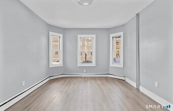 746 Maple St in Bridgeport, CT - Building Photo - Building Photo