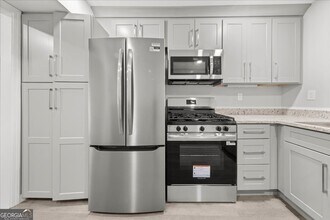 2637 Lester St in East Point, GA - Building Photo - Building Photo