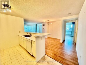 10 Yonge St in Toronto, ON - Building Photo - Building Photo