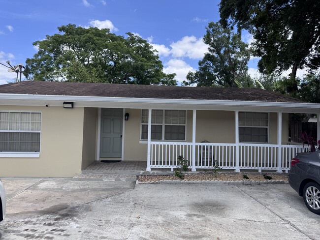 property at 613 E Carroll St