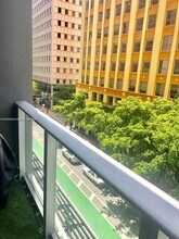 151 SE 1st St, Unit 409 in Miami, FL - Foto de edificio - Building Photo
