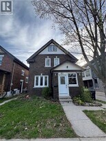 61 Waterloo St in Kitchener, ON - Building Photo
