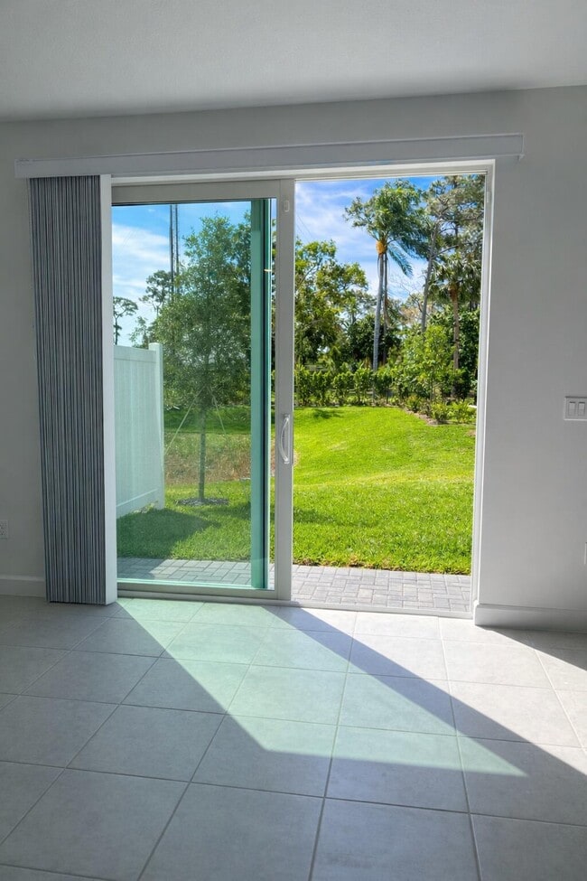 4616 Hollister Ave in Greenacres, FL - Building Photo - Building Photo