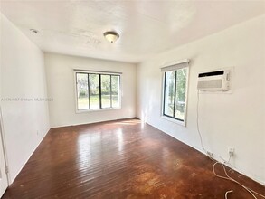 12040 W Dixie Hwy in Miami, FL - Building Photo - Building Photo