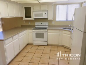 5819 W Grovers Ave in Glendale, AZ - Building Photo - Building Photo