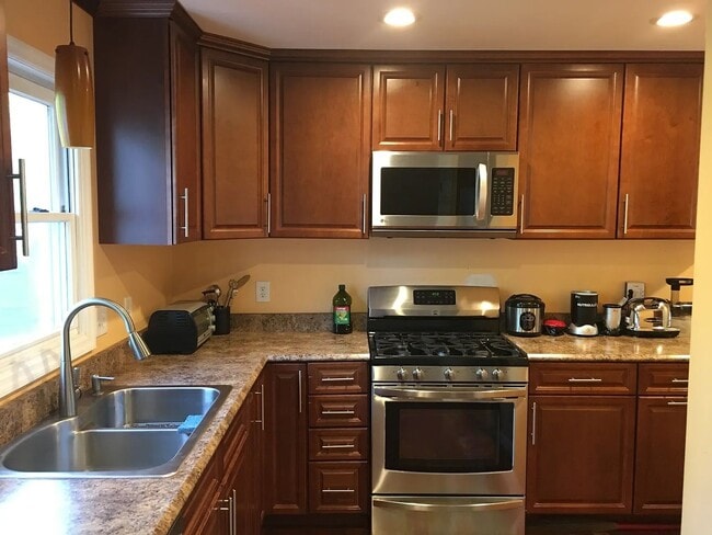 35 Windrose Way in Watervliet, NY - Building Photo - Building Photo