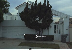 36 Half Moon Bend in Coronado, CA - Building Photo