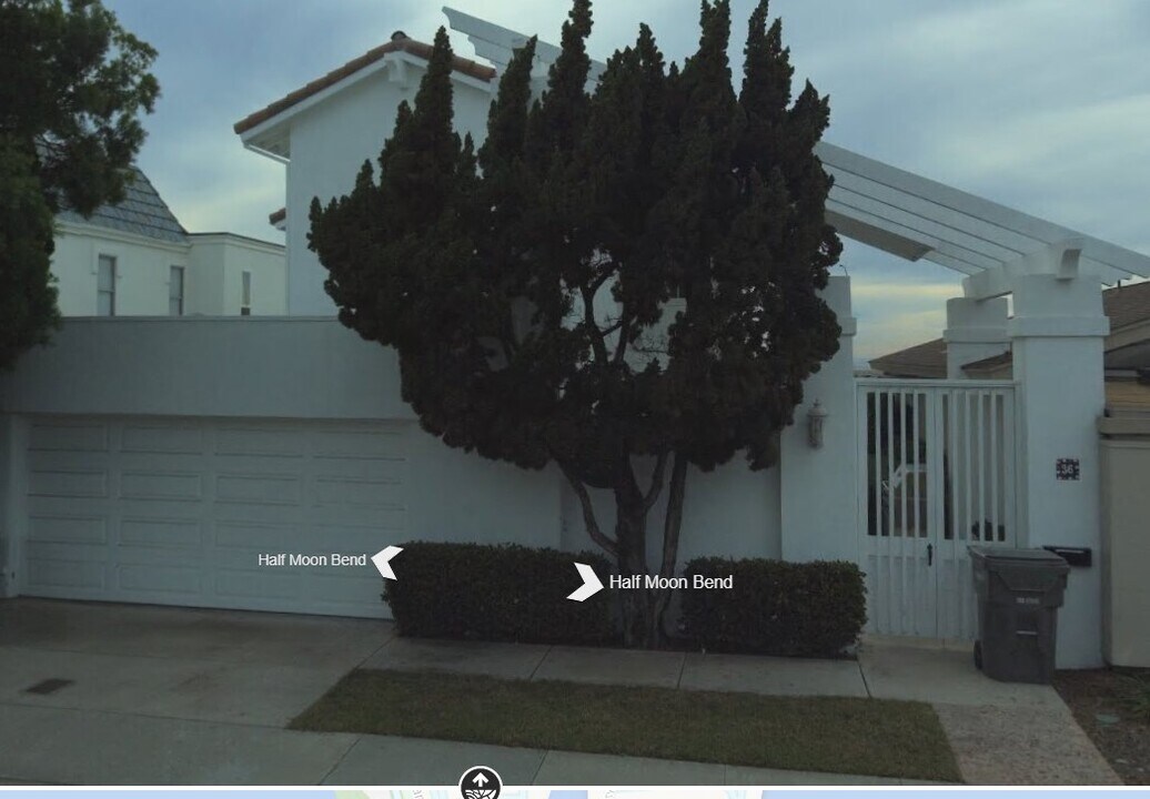36 Half Moon Bend in Coronado, CA - Building Photo