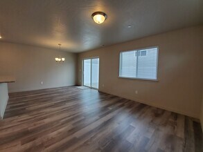 5701 W Albany Pl in Kennewick, WA - Building Photo - Building Photo