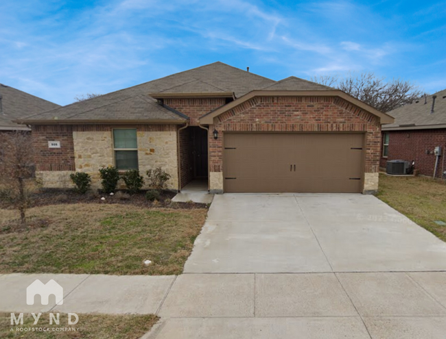 808 Hutchins Dr in Crowley, TX - Foto de edificio - Building Photo