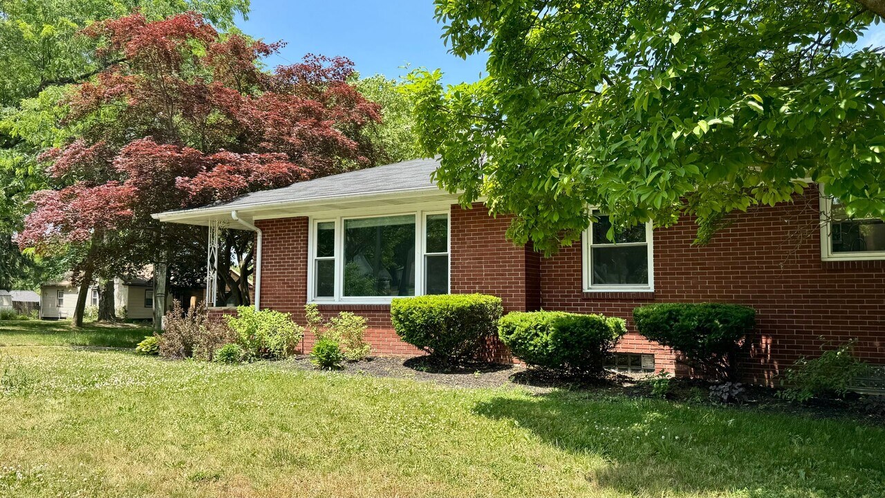 1436 Plymouth Ave SE in Grand Rapids, MI - Building Photo