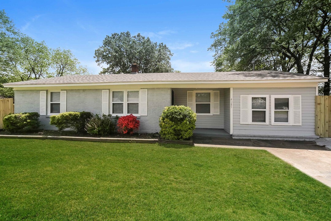 4285 Willow Rd in Memphis, TN - Foto de edificio
