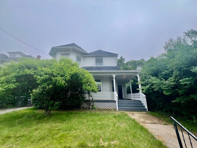 236 Willetts Ave, Unit B