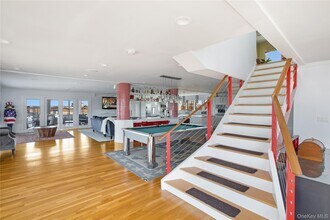 570 Dune Rd in Westhampton Beach, NY - Building Photo - Building Photo