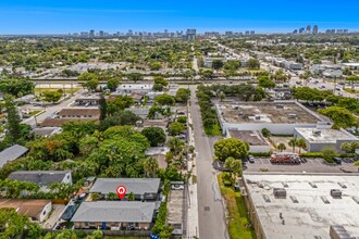 1035 - 1037-1037 NE 32nd St, Unit TQR in Oakland Park, FL - Building Photo - Building Photo
