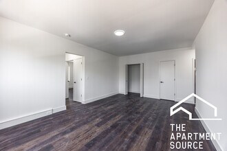 1555 W Hollywood Ave in Chicago, IL - Building Photo - Building Photo